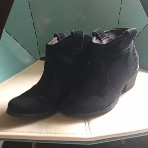 Western style Clark’s bootie